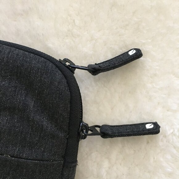 Incase Laptop Sleeve 14"x10" Gray 16" Diagonal - Picture 4 of 12